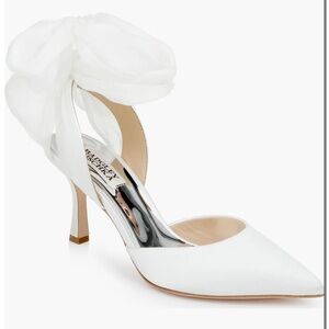 Badgley Mischka blaze pump
